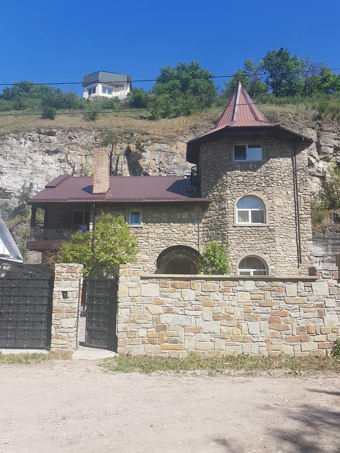 Smotrytska Vezha Hotel Kamianets-Podilskyi Exterior foto